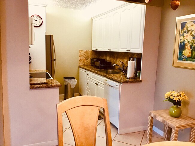 Building Photo - 4008 Cornwall A