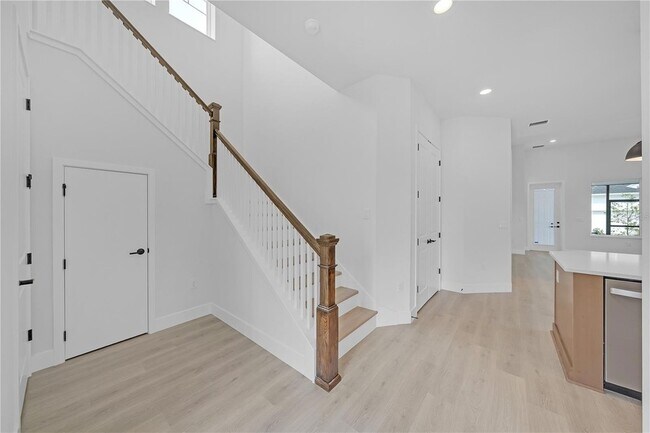 Building Photo - 7267 Kodiak Ln