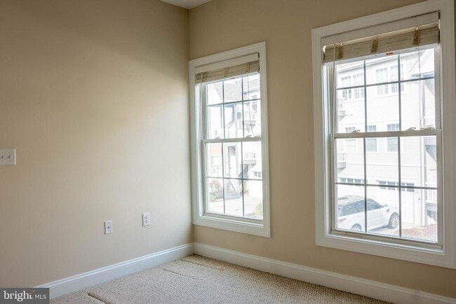 Building Photo - 204 Seneca Way