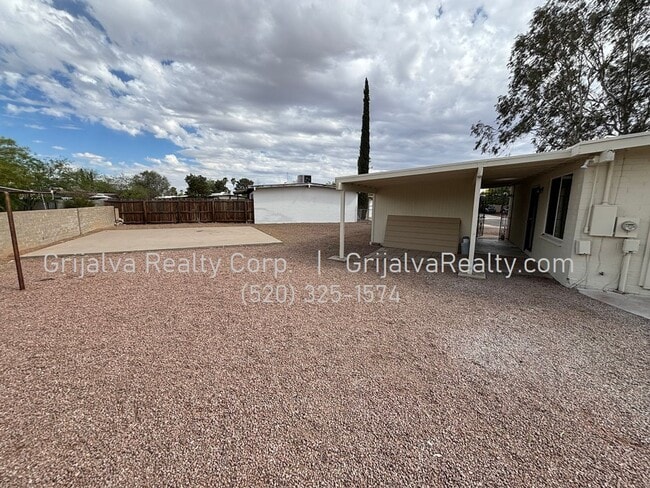 Building Photo - 3 Bedroom, 2 Bath House for Rent on the Eastside (Irvington/Kolb)