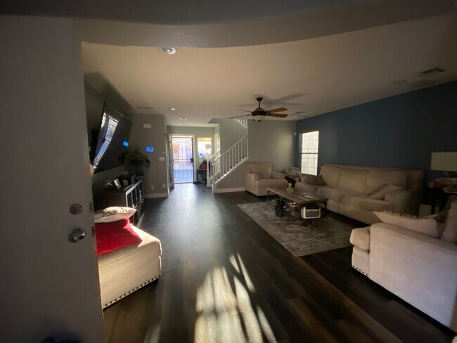 Building Photo - 3 Bedroom Single Family Home in Las Vegas