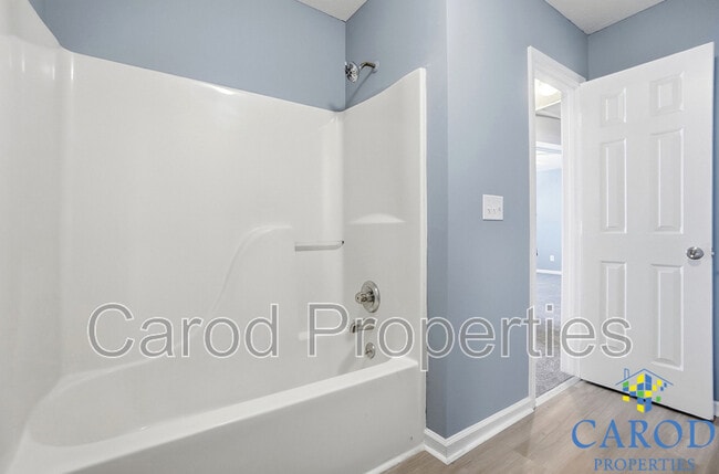 Building Photo - 2713 Daffodil Dr