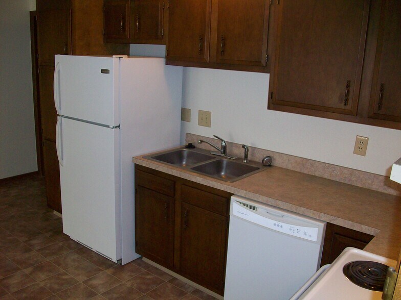 Building Photo - 2208 E Divide Ave