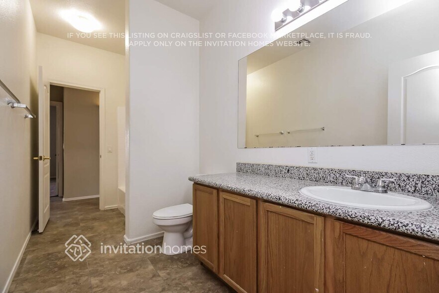 Building Photo - 774 E Drifter Pl