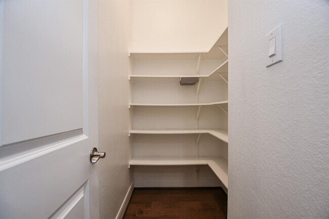 Building Photo - 25106 Sundance Park Ln