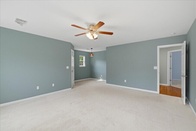 Building Photo - Spacious Broadlands Home Backing to Nature with Expansive Outdoor Living