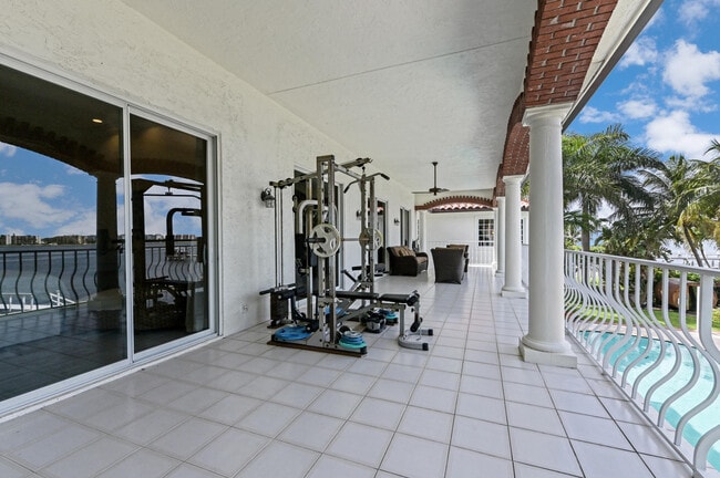 Building Photo - 825 Marbella Ln