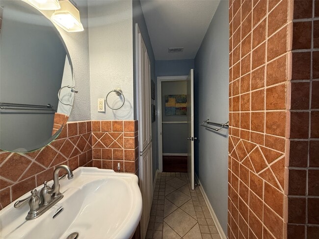 Building Photo - 3411 Linkwood Dr