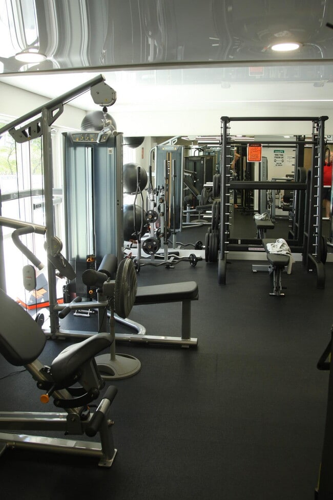 Building Photo - 340 Sunset Dr