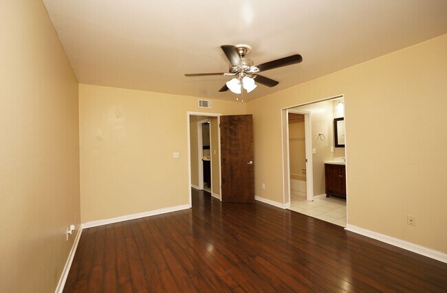 Building Photo - 104 Cedar Ridge Way