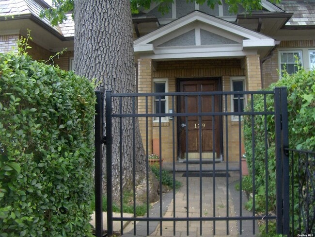 Building Photo - 129 Broadway