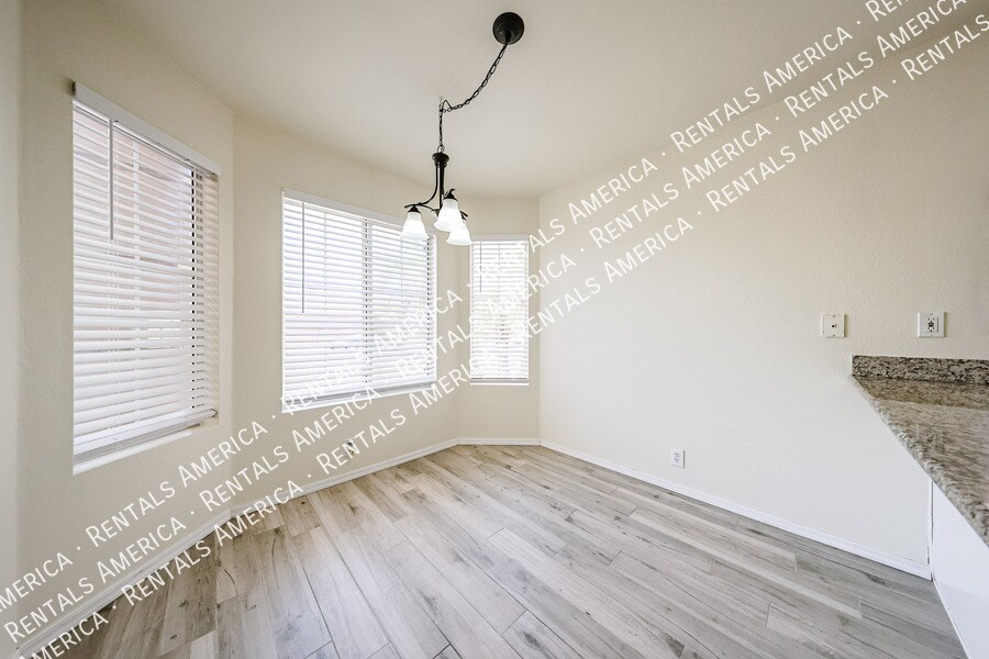 Building Photo - 2454 E Orchid Ln