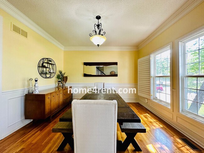 Building Photo - Beautiful Four Bedroom Home in a Quiet Nei...