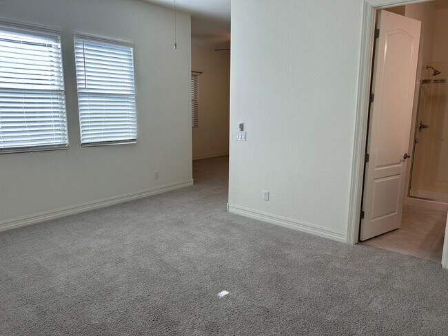 Building Photo - Beautiful home with generation suite in gated community