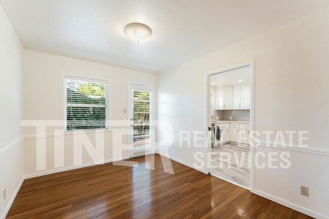 Building Photo - 541 Sandburg Dr