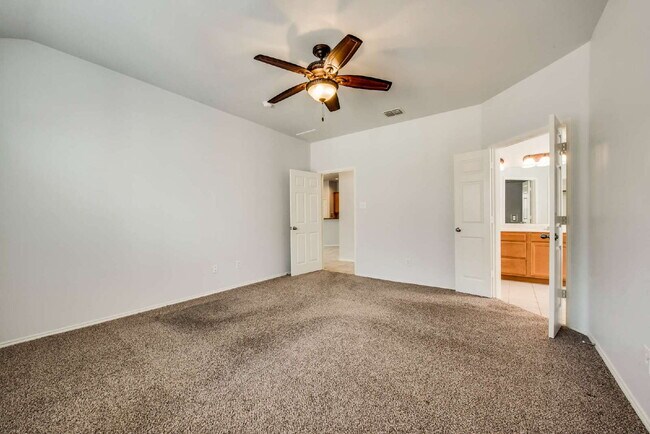 Building Photo - Gorgeous 3 Bed, 2 full bath gem located in the heart of the sought-after Chadwick Farms