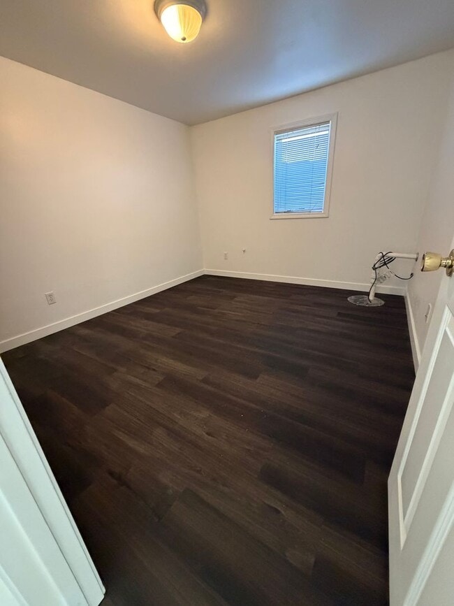 Building Photo - Viking Properties LLC - Duplex II