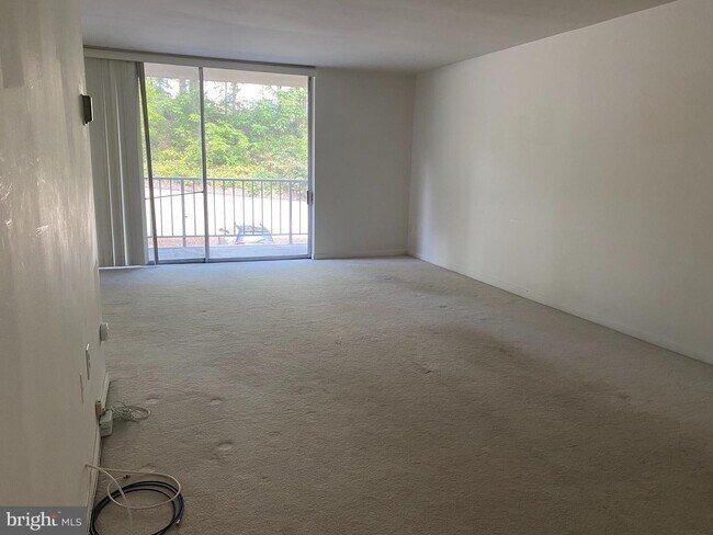 Building Photo - 5565 Columbia Pike