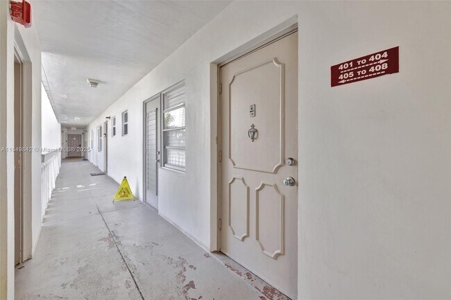 Building Photo - 3181 S Ocean Dr