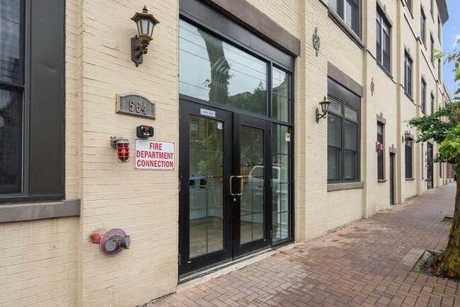 Building Photo - 564 Gregory Ave