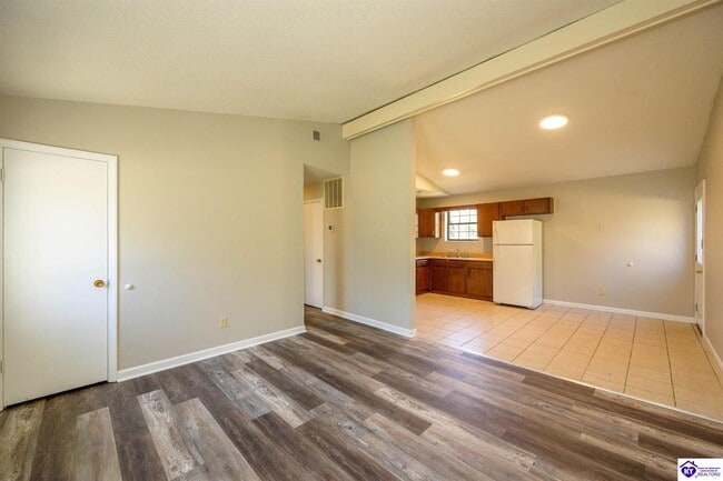 Building Photo - 243 S Airview Dr