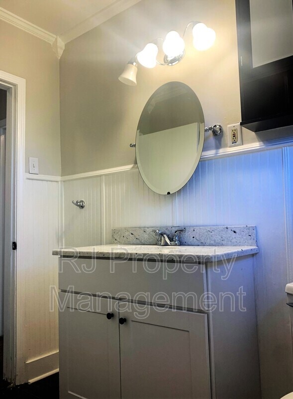 Building Photo - 3810 Montclair Dr