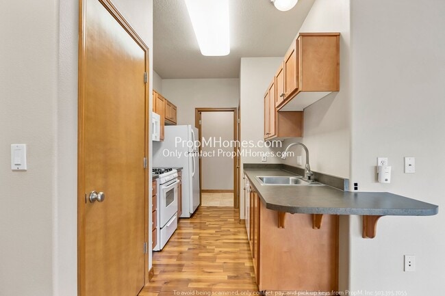 Building Photo - Chic One-Bedroom Condo in Bethany!