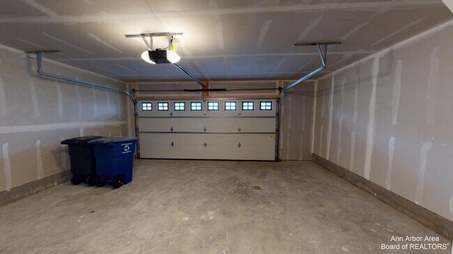 Building Photo - 2708 S Spurway Dr