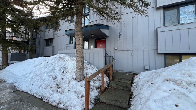 Building Photo - Spacious 2 Bedroom Condo in Eastridge! Carport Parking, Mountain View Balcony!