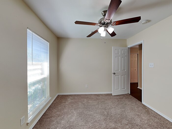 Building Photo - 7621 Pebble Beach Dr