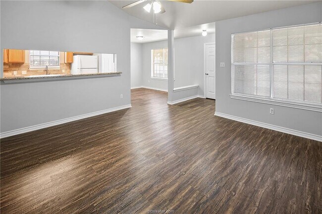 Building Photo - 2022 Legacy Ln
