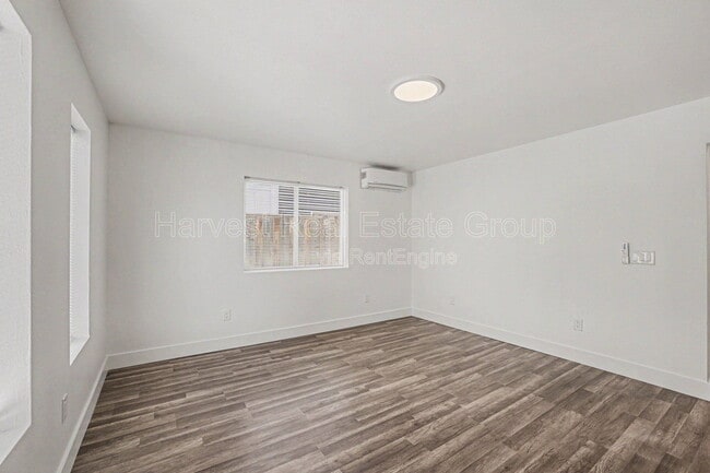 Building Photo - 1060 37th St