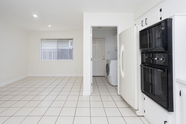 Building Photo - Beautifully Remodeled 3 Bedroom, 2 Bathroo...