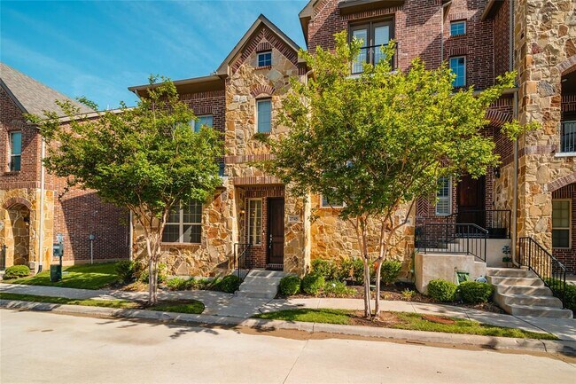 Building Photo - 2745 Troutt Dr