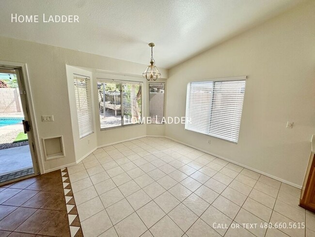 Building Photo - 654 W Country Estates Ave