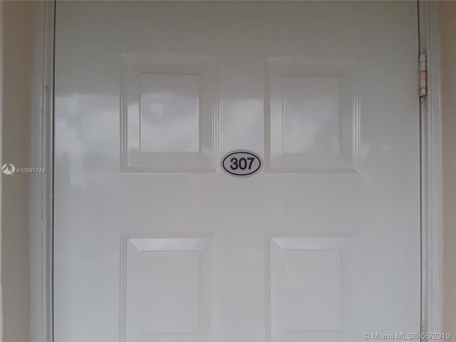 Building Photo - 3499 Oaks Way