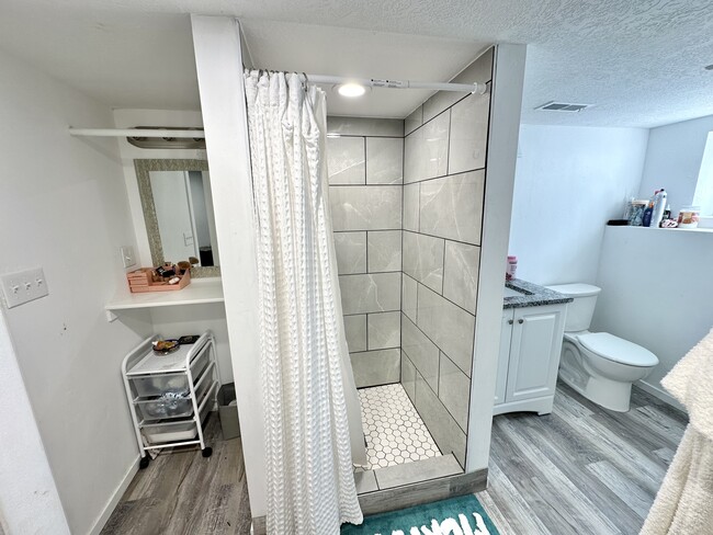 Building Photo - 382 N 200 E