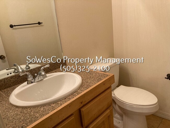 Building Photo - 3 Bedroom 2 Bath - three story home with Garage