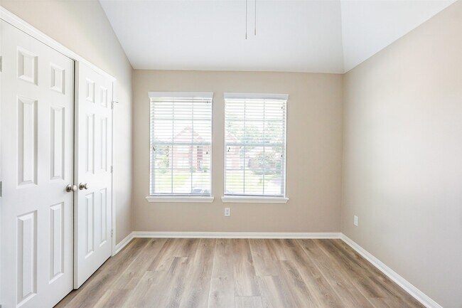 Building Photo - 2739 Honeysuckle Walk