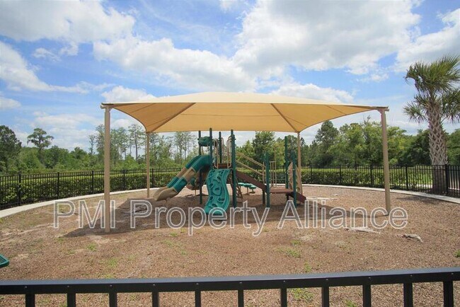 Building Photo - 12135 Carson Dr
