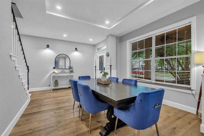 Building Photo - 211 Maple Path Pl