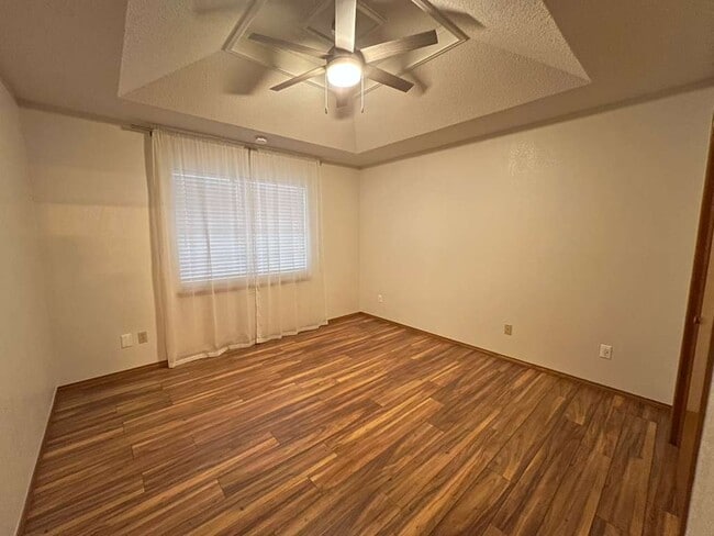 Building Photo - 812 Santa Anna Dr