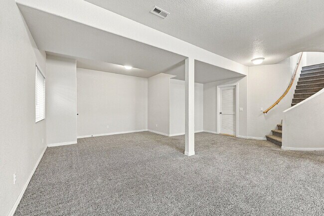 Building Photo - $3,040.95, 6 bed, 4 bath located in Colorado Springs
