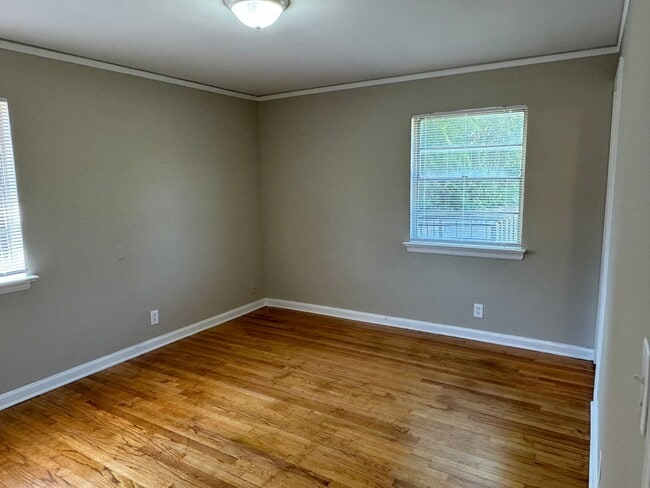 Building Photo - COMPLETLY RENOVATED 3-Bedroom