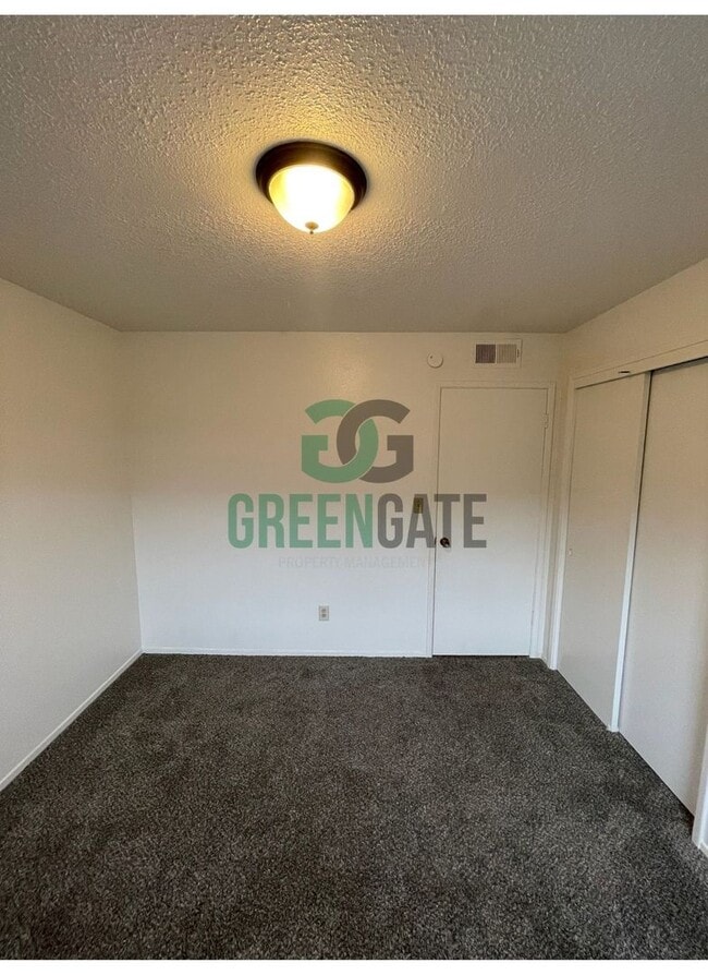 Building Photo - Spacious 4Bedroom 2Bath AVAILABLE NOW in Modesto!!