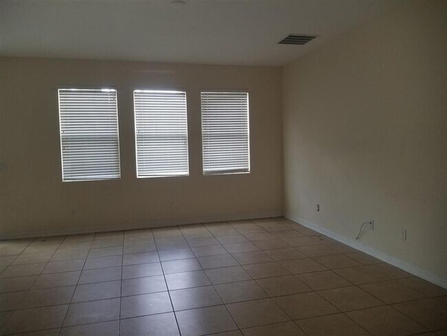 Building Photo - Move in Ready Home in Great Location