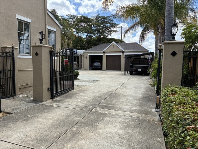 Building Photo - 223 Mission Tierra Pl