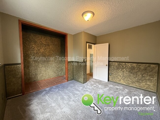 Building Photo - 4902 N 16th St