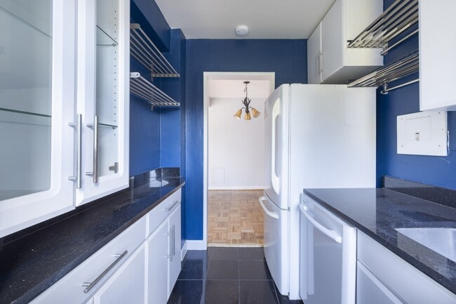 Primary Photo - 3901 Tunlaw Rd NW