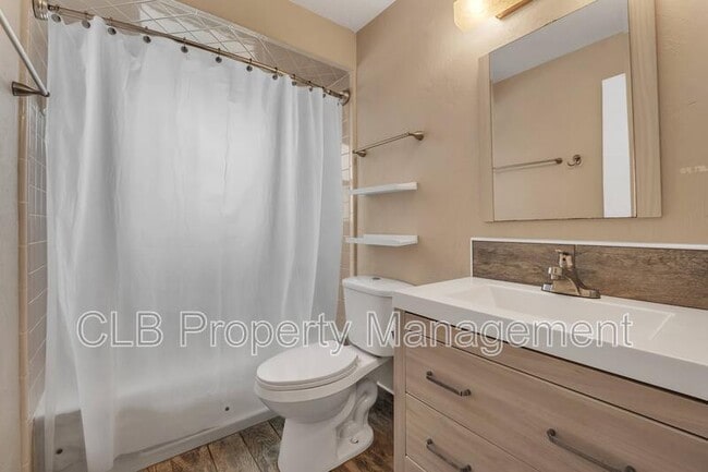 Building Photo - 709 Hillville Dr